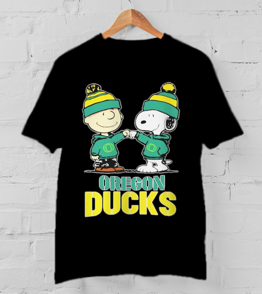 Charlie Brown Snoopy Fist Bump Oregon Ducks Fan Gear T-Shirt