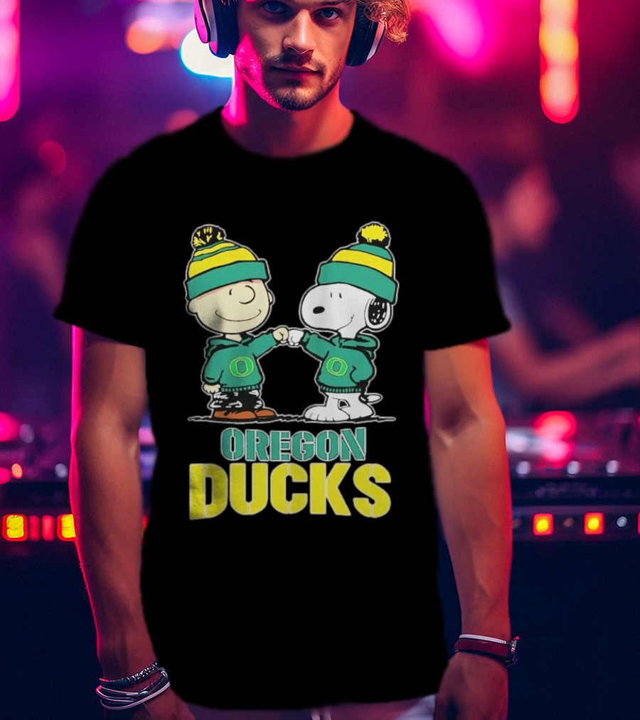 Charlie Brown Snoopy Fist Bump Oregon Ducks Fan Gear T-Shirt
