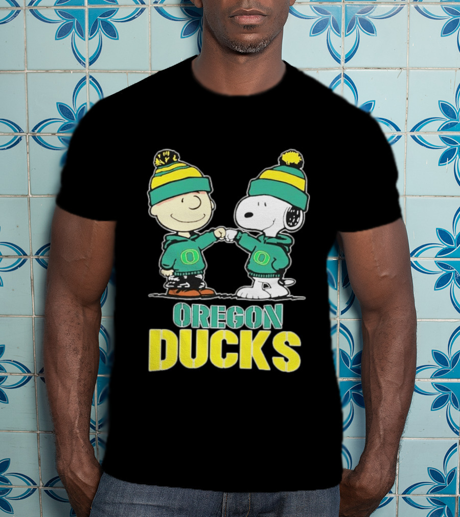 Charlie Brown Snoopy Fist Bump Oregon Ducks Fan Gear T-Shirt