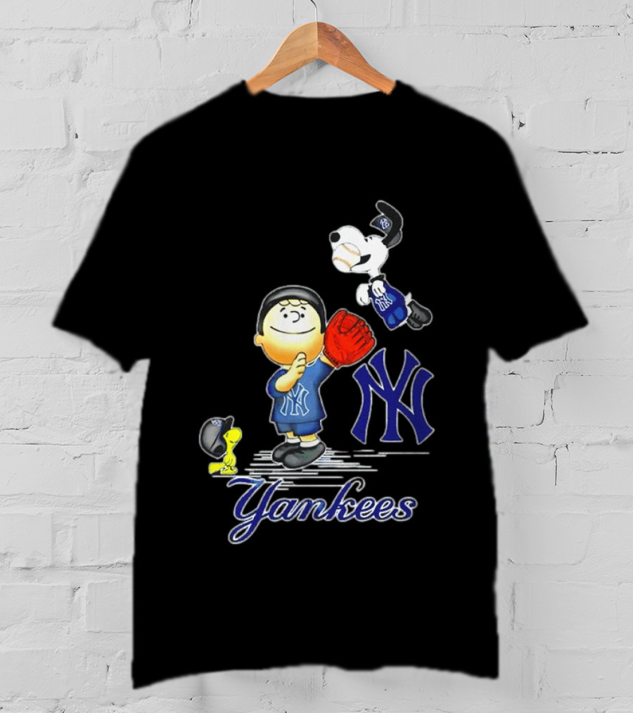 Snoopy Woodstock New York Yankees Peanuts Characters Baseball Fan T-Shirt