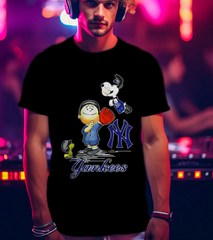 Snoopy Woodstock New York Yankees Peanuts Characters Baseball Fan T-Shirt