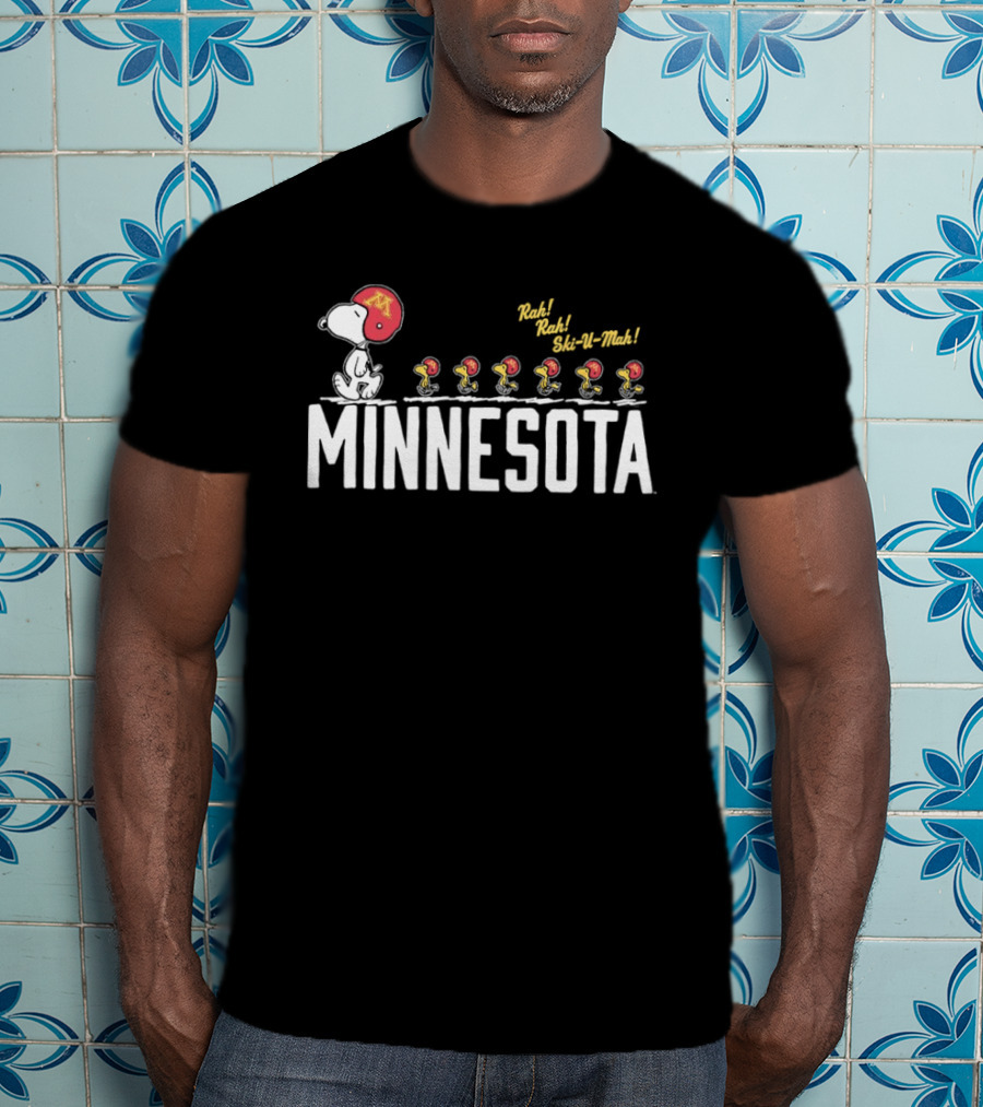 Peanuts Snoopy Minnesota Golden Gophers Ski U Mah Football Team T-Shirt
