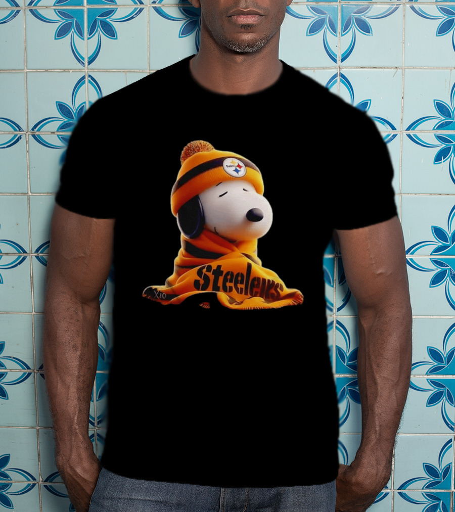 Snoopy Steelers Winter Hat And Scarf T-Shirt