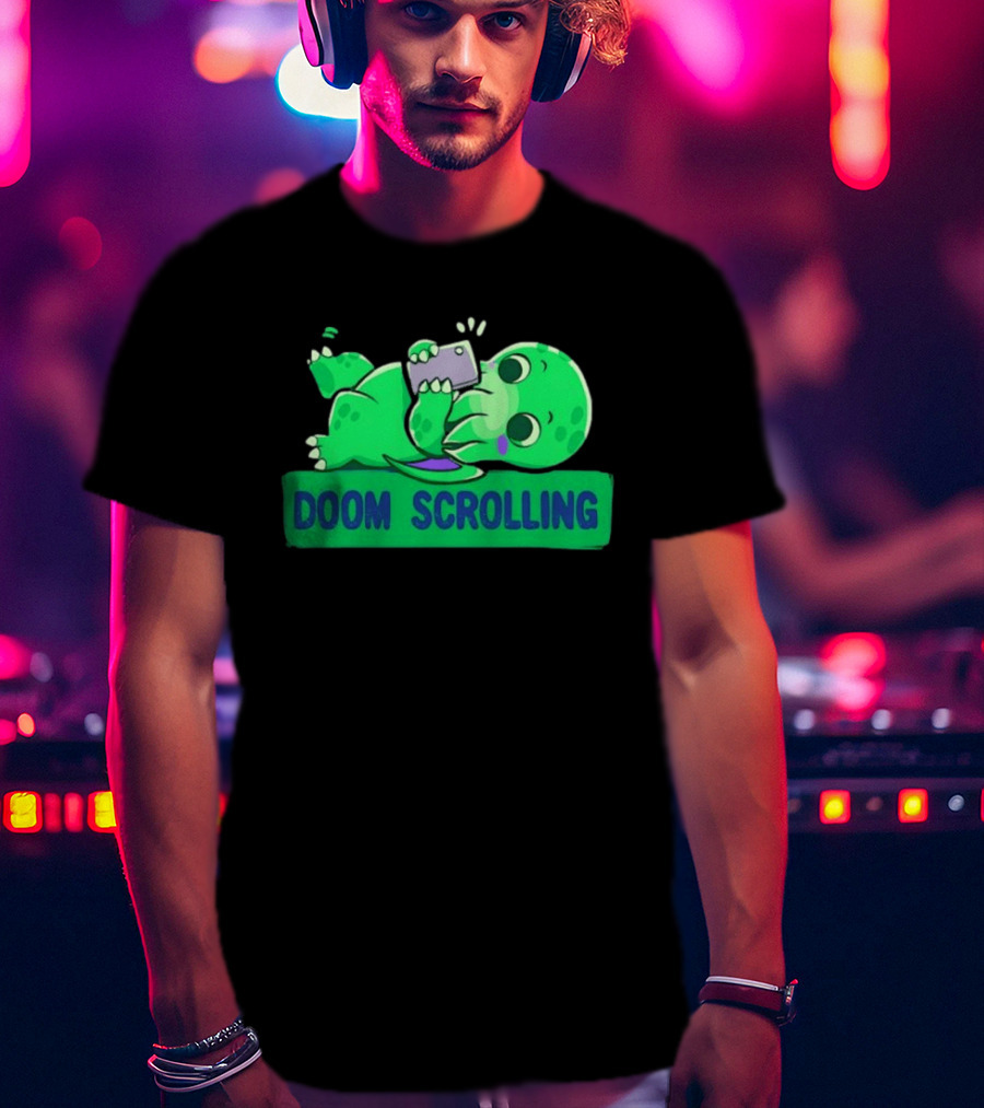 Doom Scrolling Cthulhu Lovecraft Monster With Smartphone T-Shirt