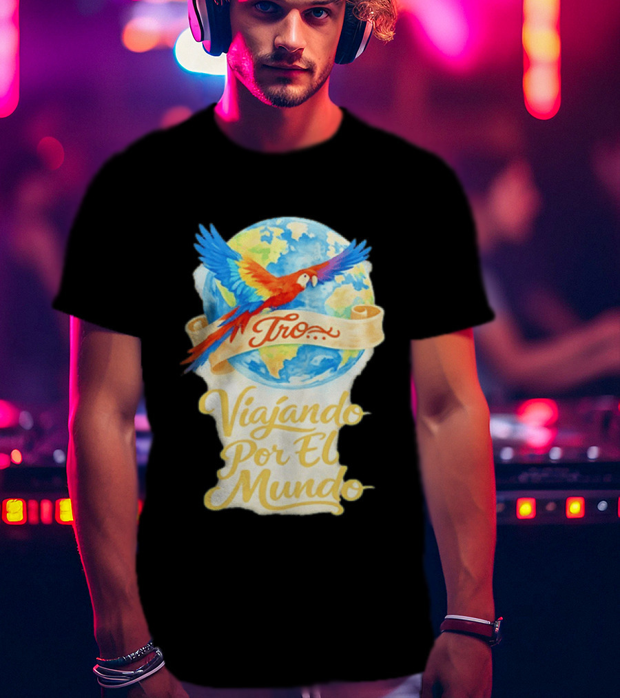 Tro Macaw Flying Across Globe Viaje Por El Mundo T-Shirt