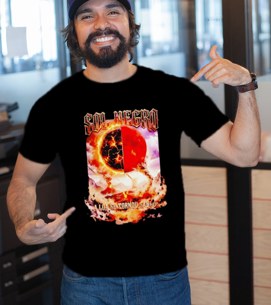 Sol Negro A Lua Se Tornou Sangue Eruptive Cosmic Phenomenon T-Shirt