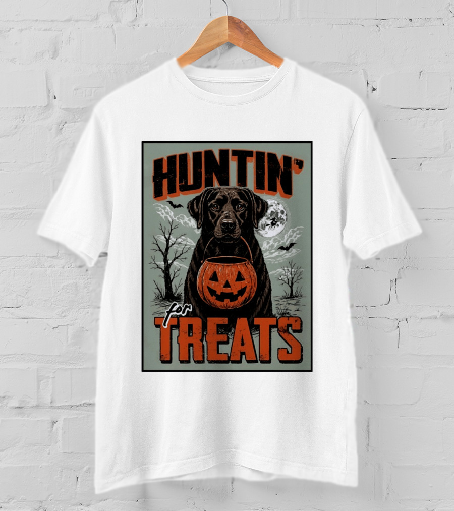 Black Labrador Huntin' For Treats Halloween Dog Moon And Jack O' Lantern T-Shirt
