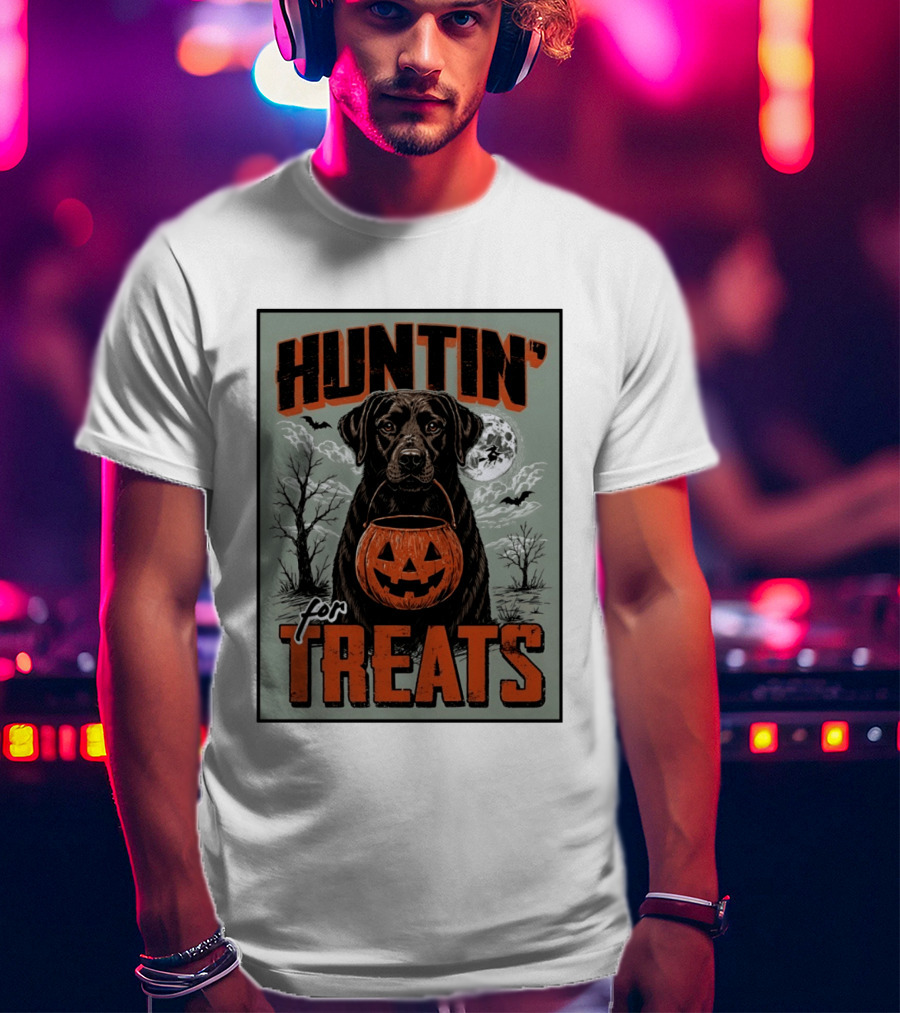 Black Labrador Huntin' For Treats Halloween Dog Moon And Jack O' Lantern T-Shirt