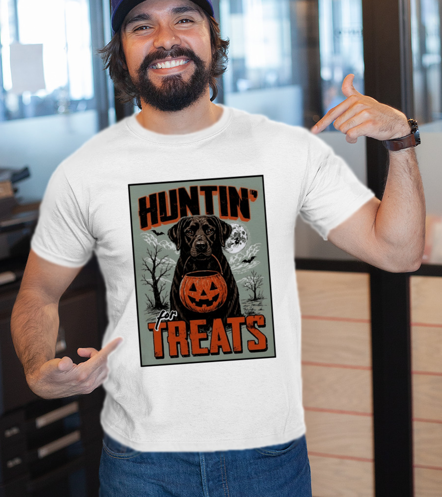 Black Labrador Huntin' For Treats Halloween Dog Moon And Jack O' Lantern T-Shirt