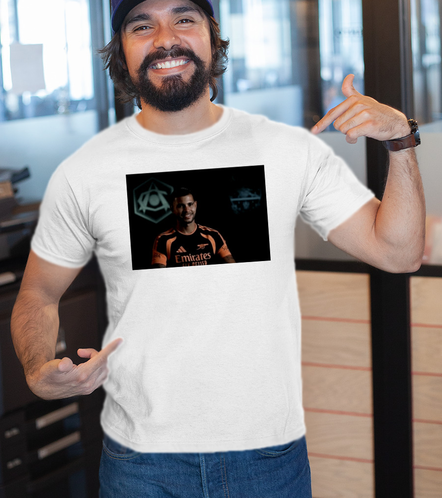 Emirates Fly Better Arsenal Move Ambitions Guimarães SOPHIA T-Shirt