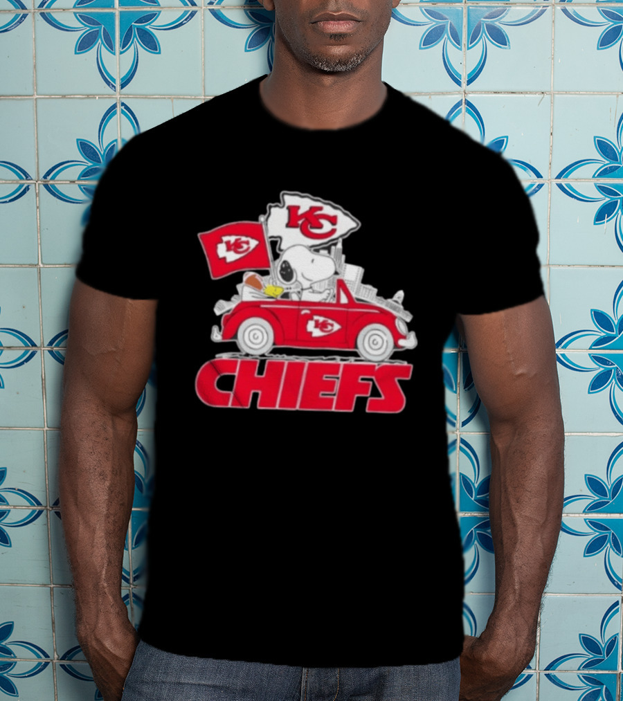 Snoopy Driving Kansas City Chiefs Car With Skyline And Flag T-Shirt