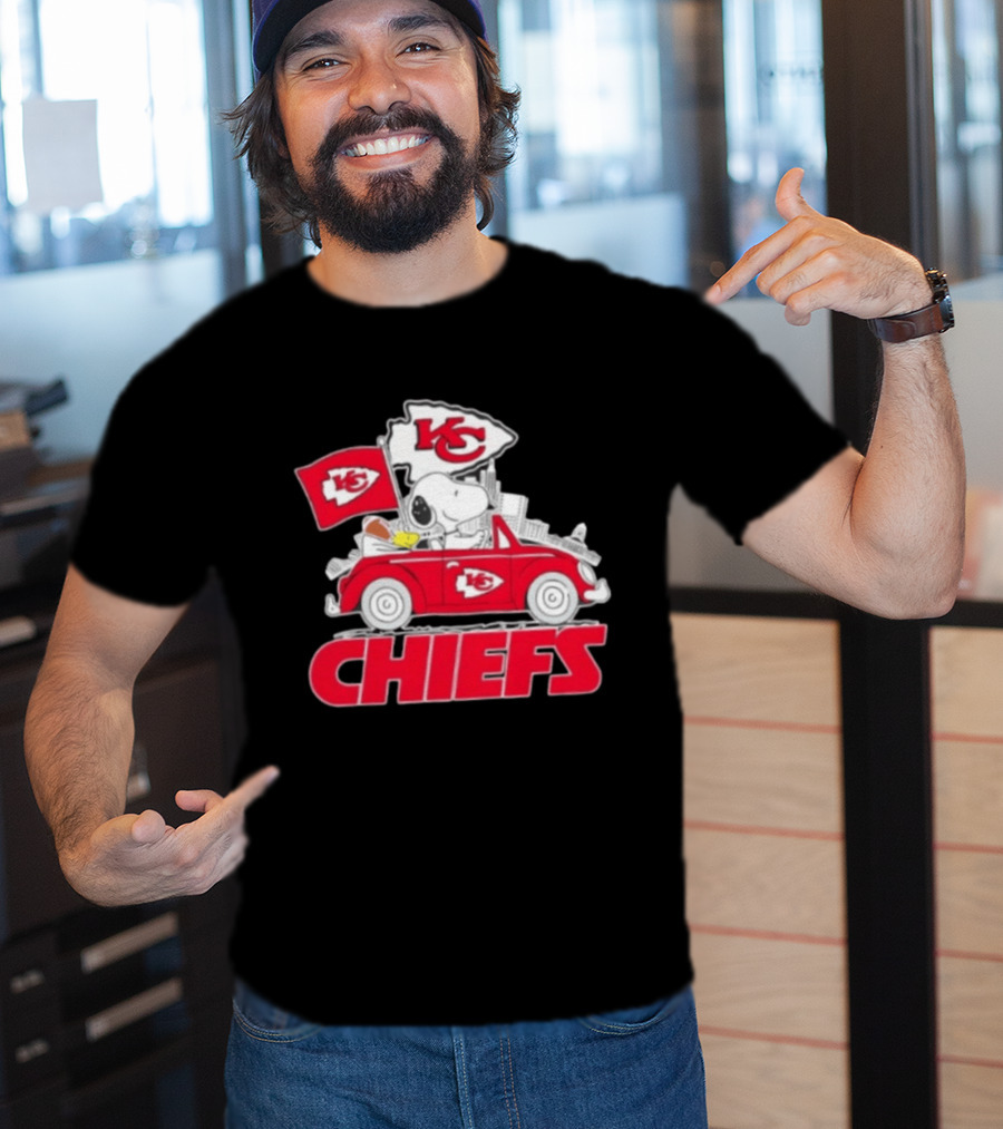 Snoopy Driving Kansas City Chiefs Car With Skyline And Flag T-Shirt