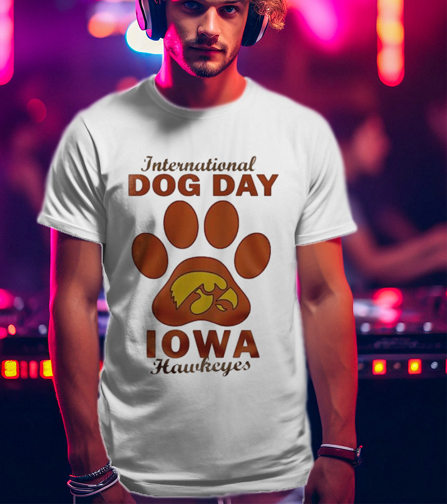 International Dog Day Iowa Hawkeyes Paw Print T-Shirt