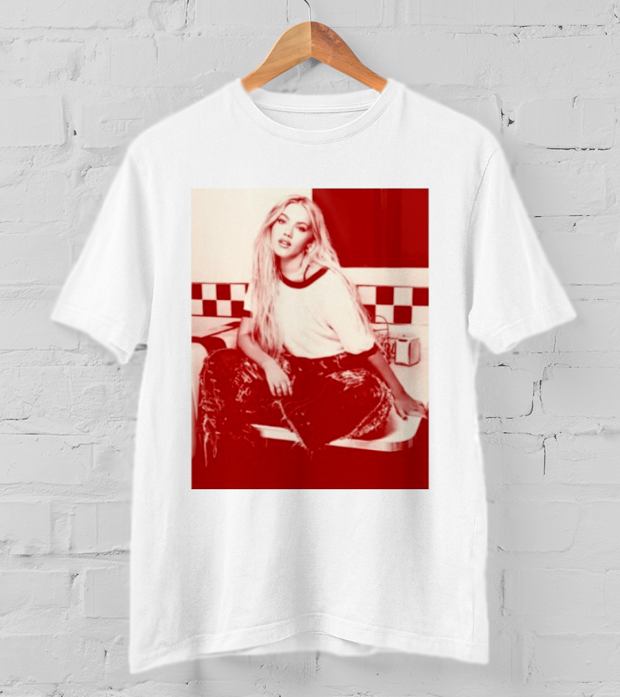 Freya Skye Store Bad Taste Photo Retro Vibe Outfit With Distressed Jeans And Casual Raglan Top In Diner Setting T-Shirt