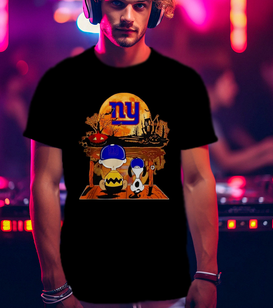 New York Giants Charlie Brown Snoopy Halloween Moon T-Shirt