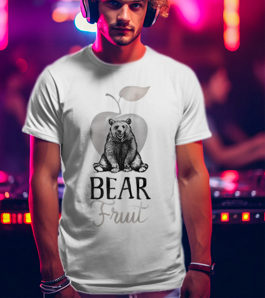 Bear Fruit Apple Nature Wildlife Artistic T-Shirt