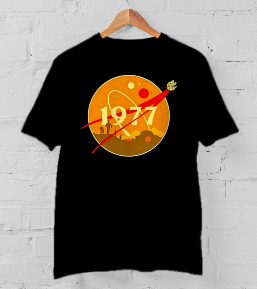Star Wars 1977 Millennium Falcon Space Desert Silhouette Planetary Orbit T-Shirt