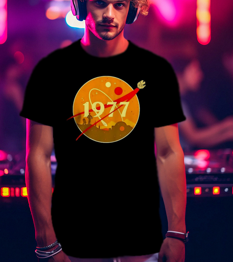 Star Wars 1977 Millennium Falcon Space Desert Silhouette Planetary Orbit T-Shirt