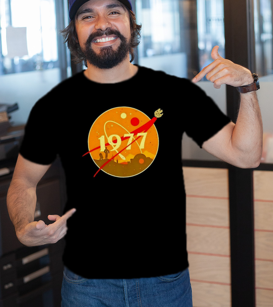 Star Wars 1977 Millennium Falcon Space Desert Silhouette Planetary Orbit T-Shirt