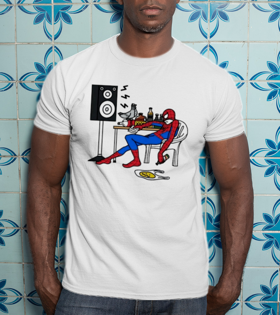 Spider Man Te Quiero Romo Drinking Marvel Speaker Table Scene T-Shirt
