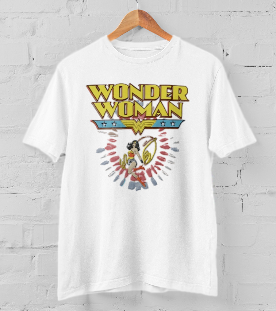 Wonder Woman Comic Superhero Swirling Golden Lasso T-Shirt