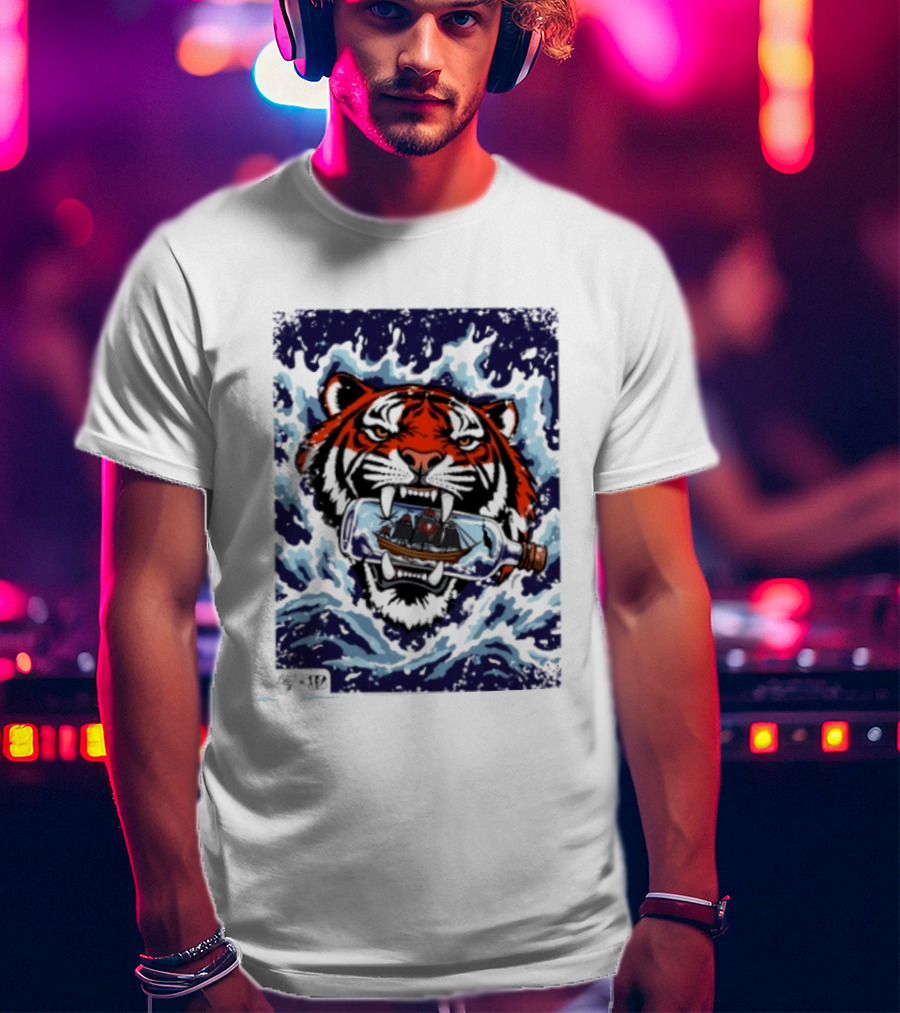 Cincinnati Bengals Vs Tampa Bay Buccaneers Tiger Ship Ocean Clash T-Shirt