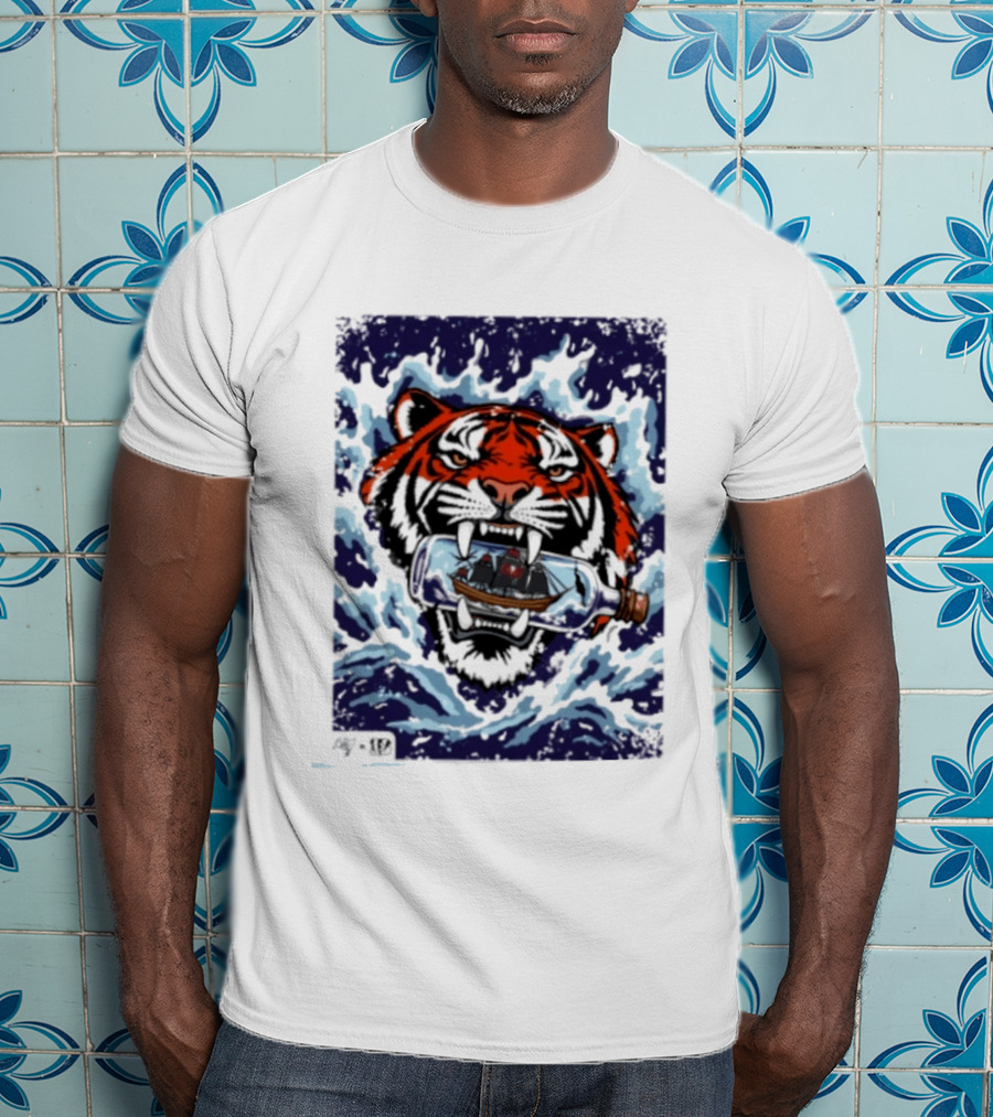 Cincinnati Bengals Vs Tampa Bay Buccaneers Tiger Ship Ocean Clash T-Shirt