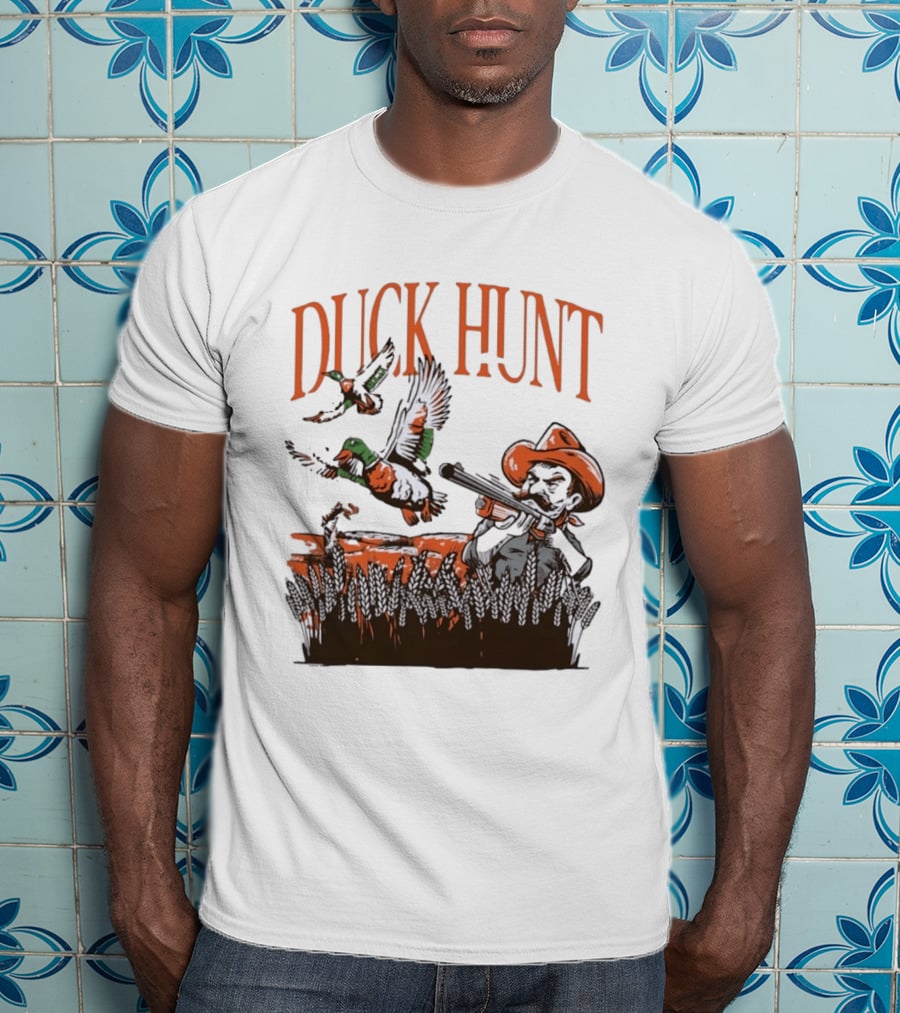 Duck Hunt Hunter Wildlife Outdoors Vintage Cowboy Shooting Scene T-Shirt