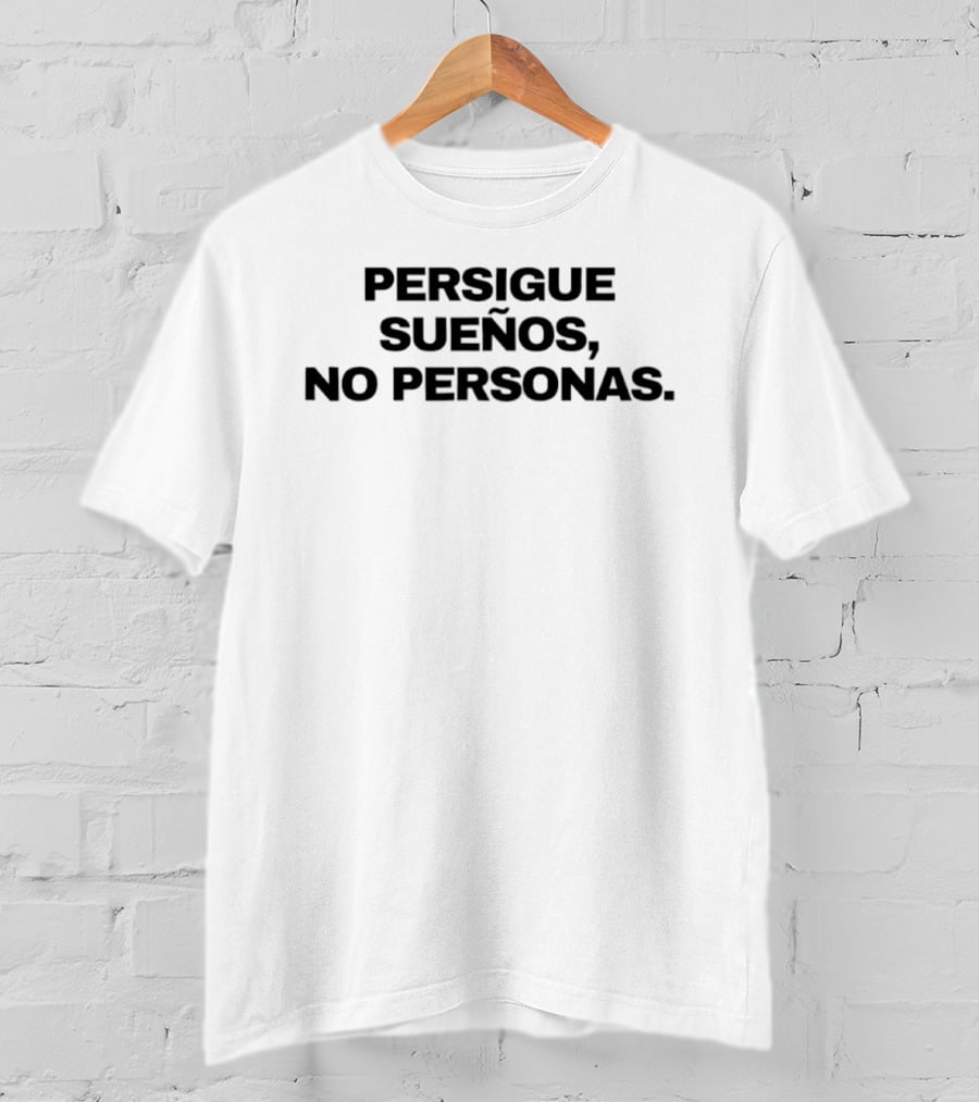 Persigue Sueños No Personas Motivational Spanish Phrase Chase Dreams T-Shirt