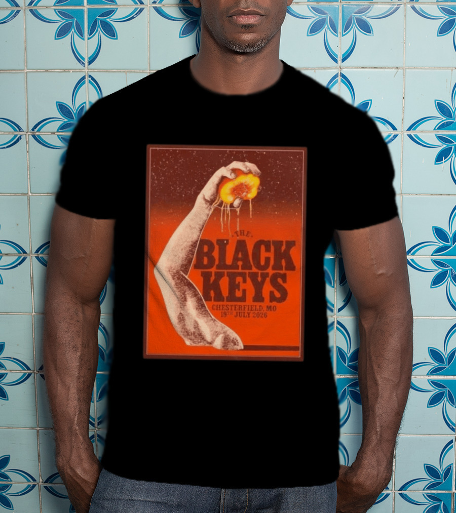 The Black Keys Chesterfield MO July 19 2026 Concert Vintage Hand Holding Peach T-Shirt