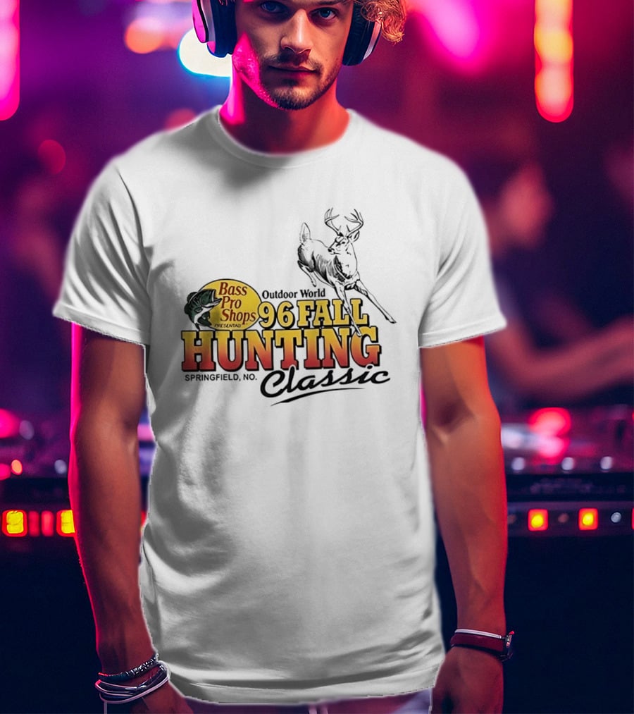 Bass Pro Shops Outdoor World 96 Fall Hunting Classic Springfield MO T-Shirt
