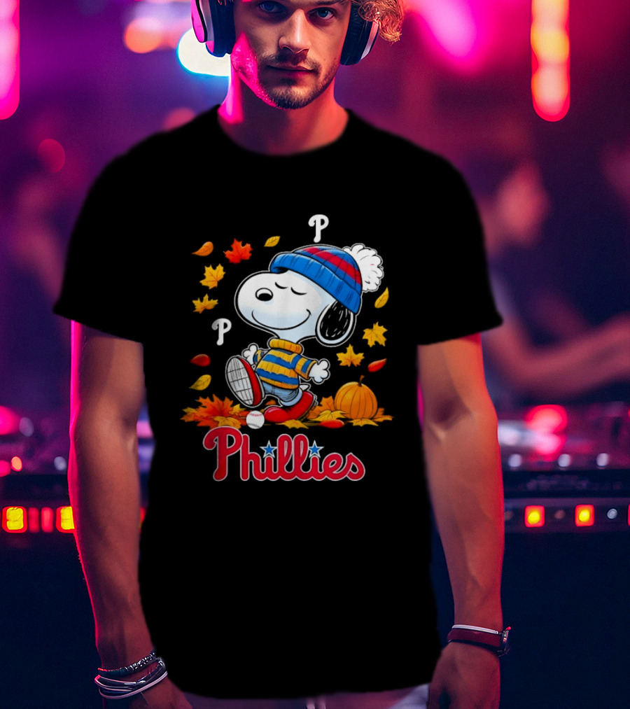 Snoopy Philadelphia Phillies Autumn Leaves Pumpkin Baseball Fan T-Shirt