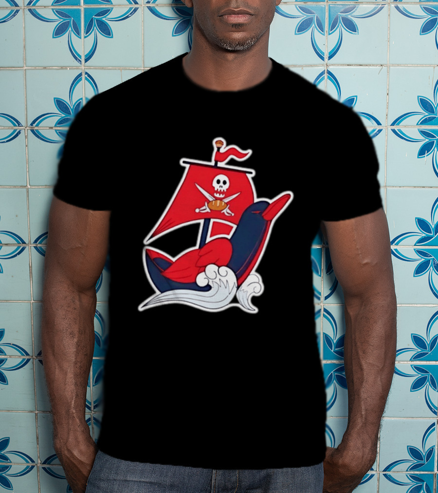 Tampa Bay Buccaneers Pirate Ship Football Skull Crossed Swords Sails T-Shirt