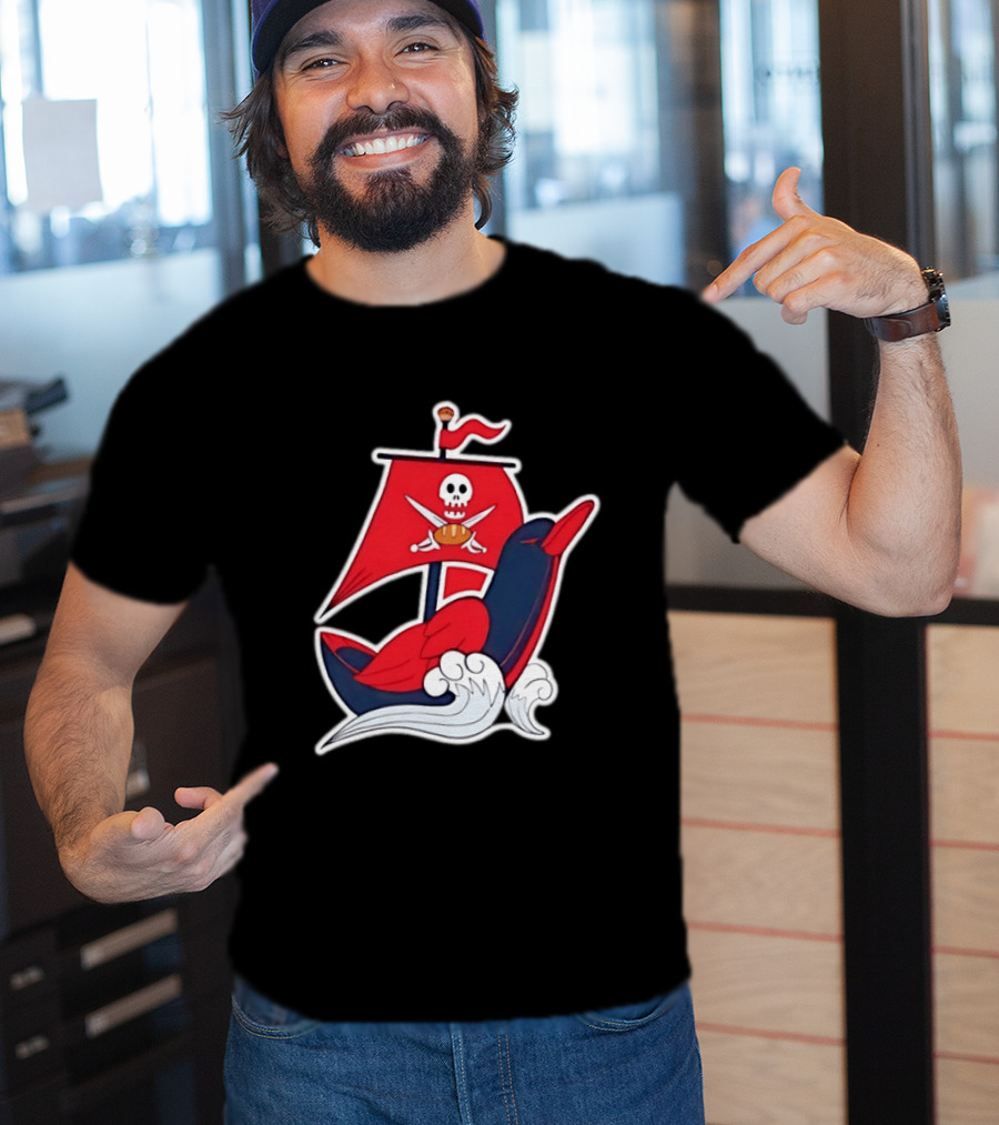 Tampa Bay Buccaneers Pirate Ship Football Skull Crossed Swords Sails T-Shirt