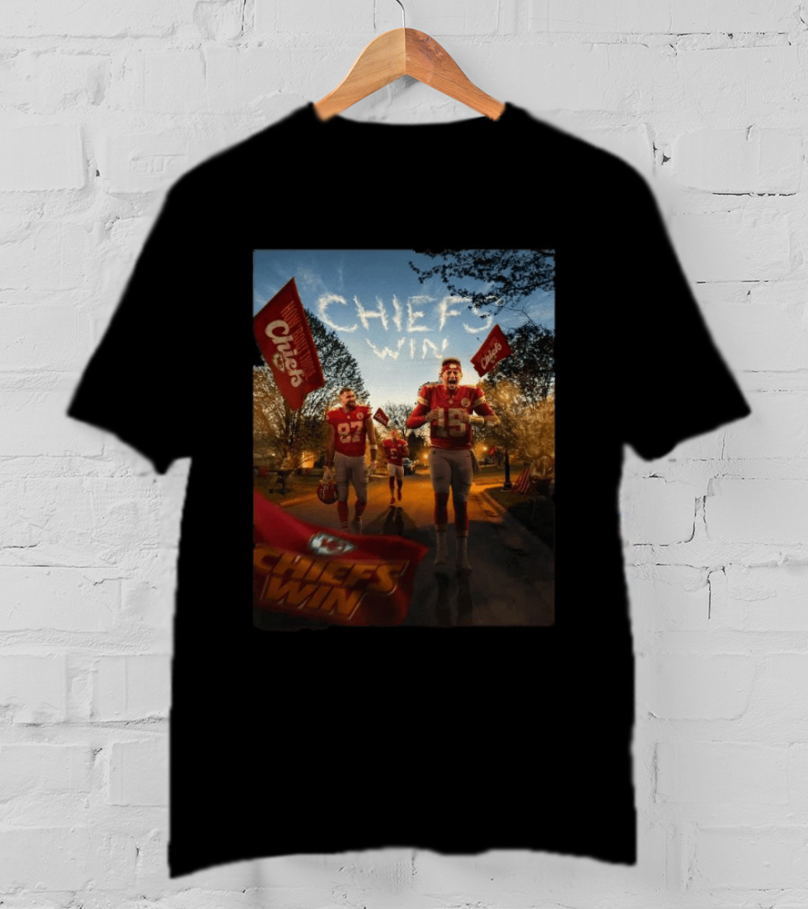 Kansas City Chiefs Winning Moment Patrick Mahomes Travis Kelce Chiefs Win T-Shirt