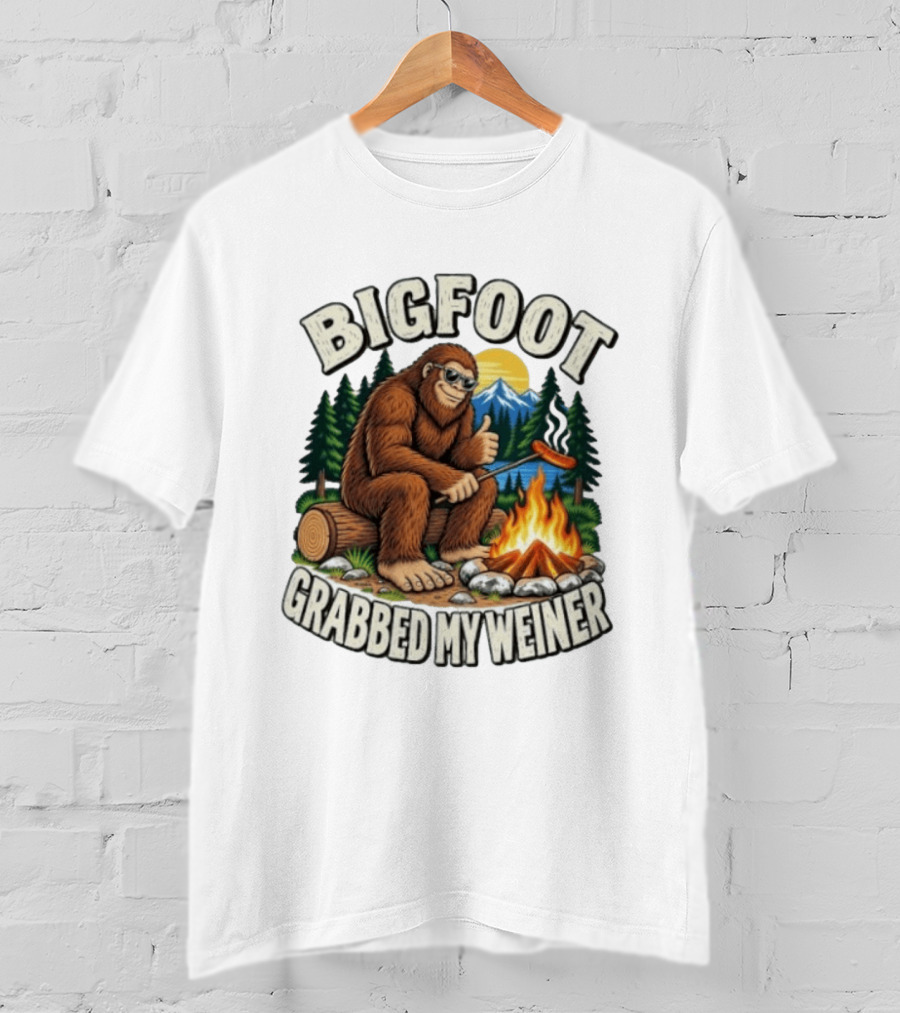 Bigfoot Grabbed My Weiner Sasquatch Campfire Scene T-Shirt