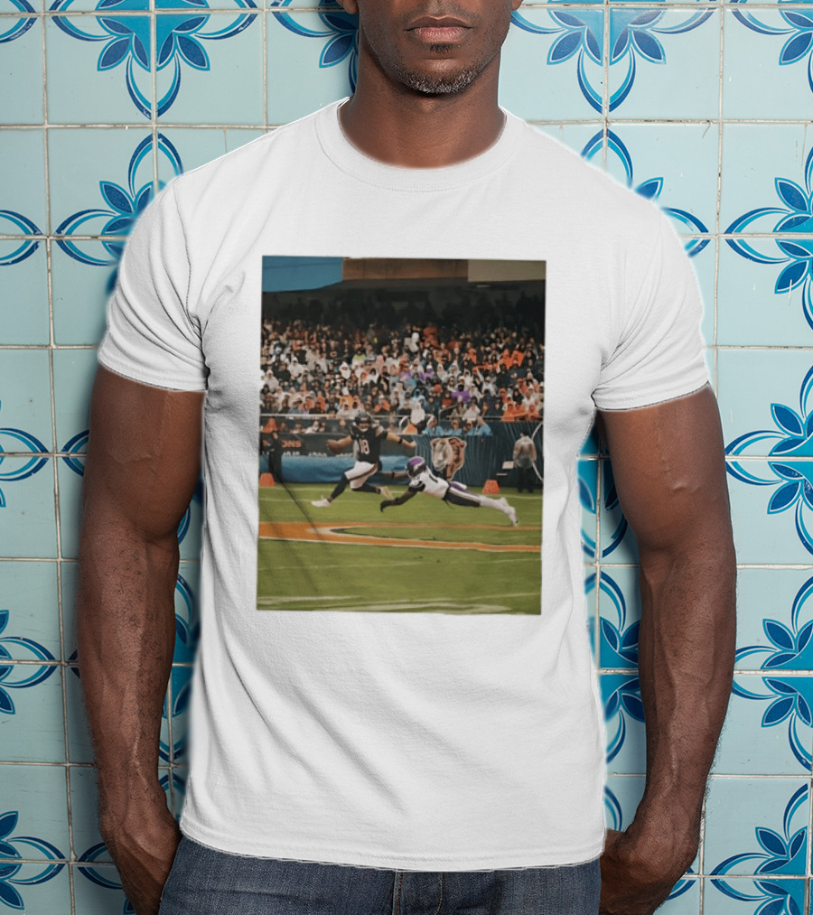 Chicago Bears Vs Minnesota Vikings NFL Game Action Sports Photo T-Shirt