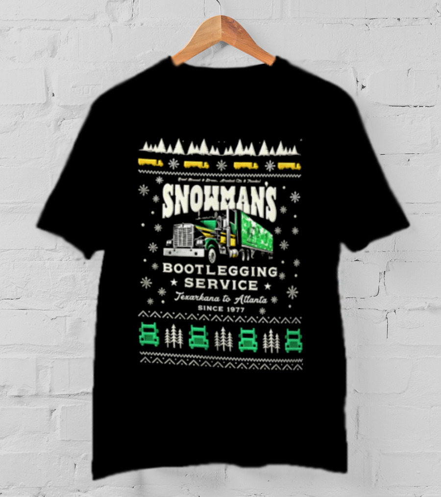 Snowmans Boot Service Texarkana To Atlanta 1977 Semi Truck Snowflakes Pine Trees Christmas T-Shirt