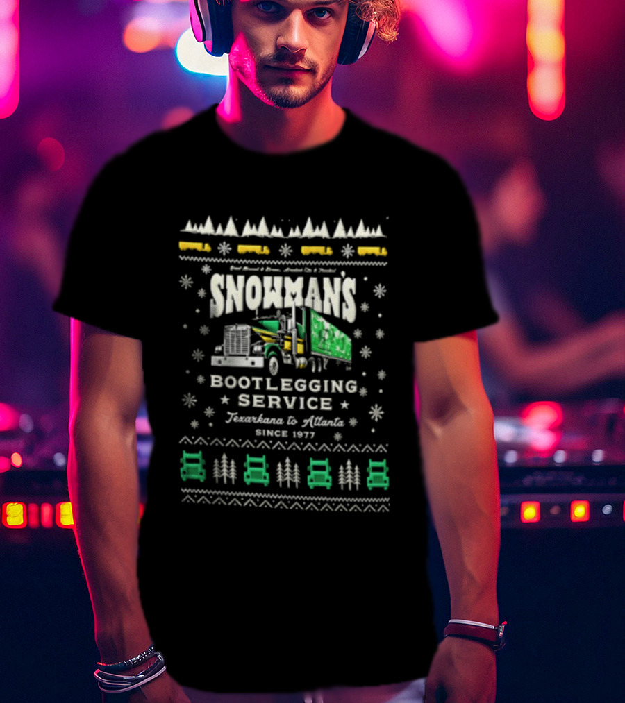 Snowmans Boot Service Texarkana To Atlanta 1977 Semi Truck Snowflakes Pine Trees Christmas T-Shirt