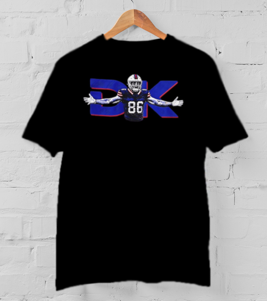 DK Buffalo Bills 86 Football Player With Helmet Arms Outstretched T-Shirt