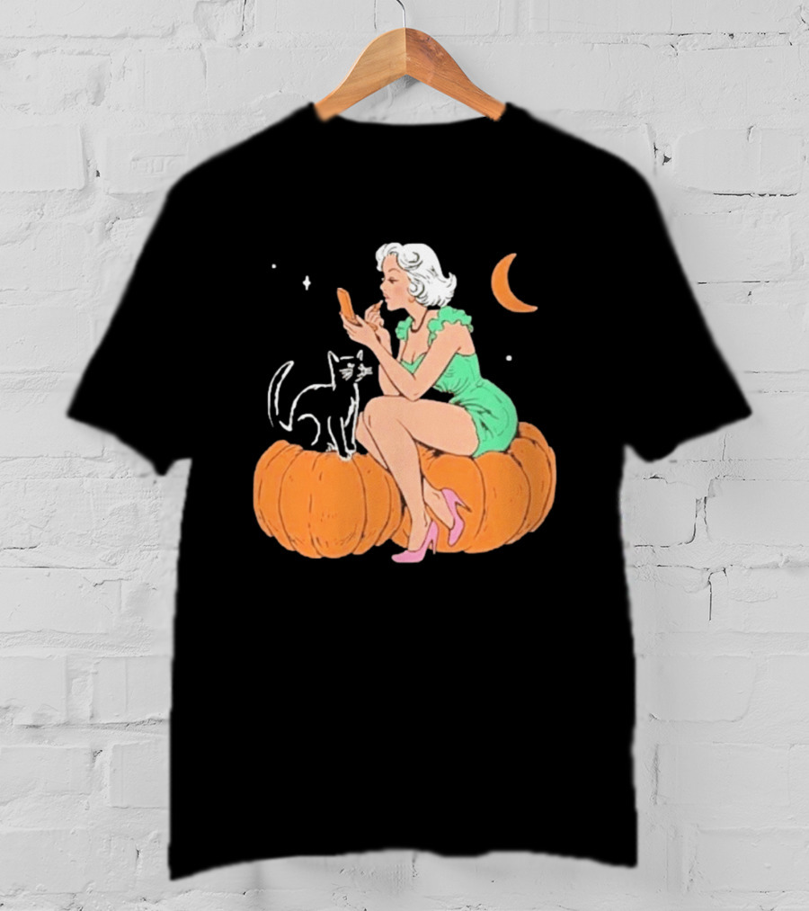 Pinup Girl Applying Lipstick On Pumpkin With Black Cat Halloween Moon Scene T-Shirt