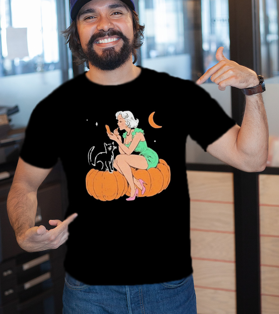 Pinup Girl Applying Lipstick On Pumpkin With Black Cat Halloween Moon Scene T-Shirt