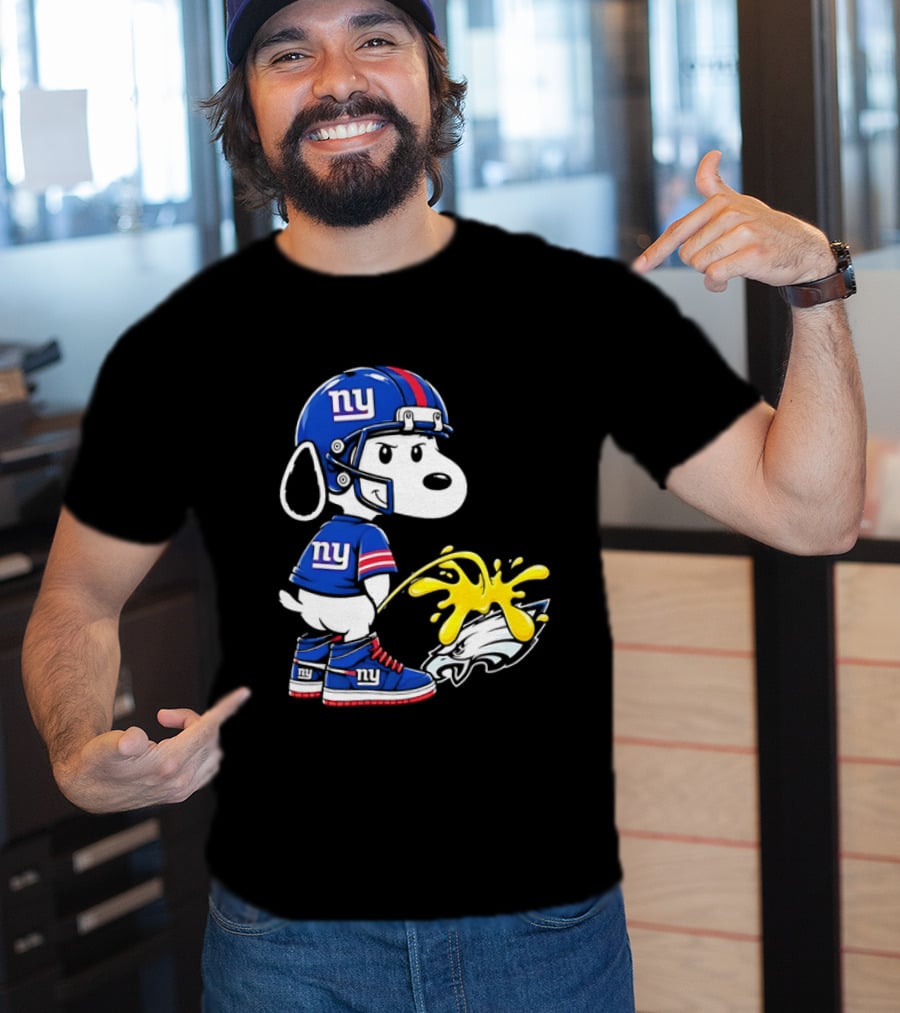 Snoopy New York Giants Pees On Philadelphia Eagles Rivalry T-Shirt