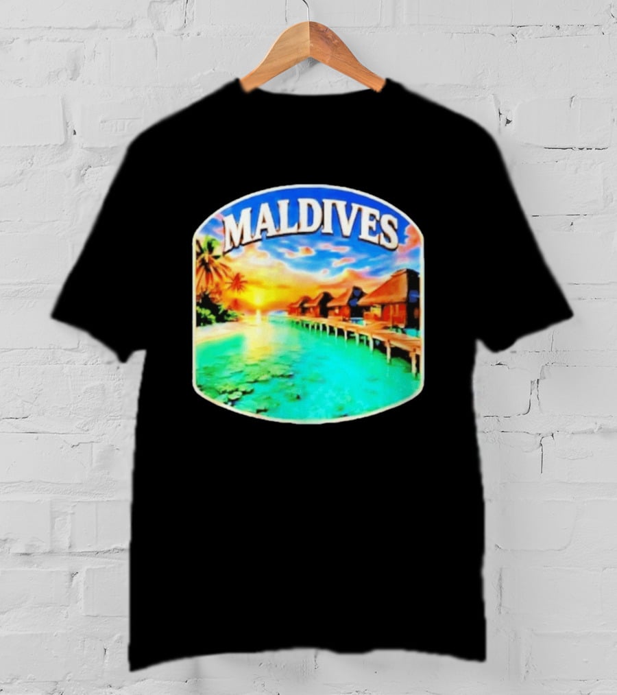 Maldives Tropical Sunset Overwater Bungalows Exquisite Island Escape T-Shirt