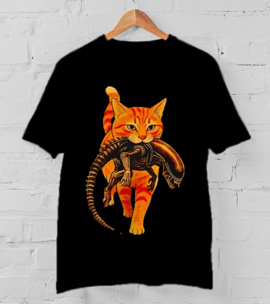 Orange Tabby Cat Holding Alien Xenomorph Iconic Fusion T-Shirt