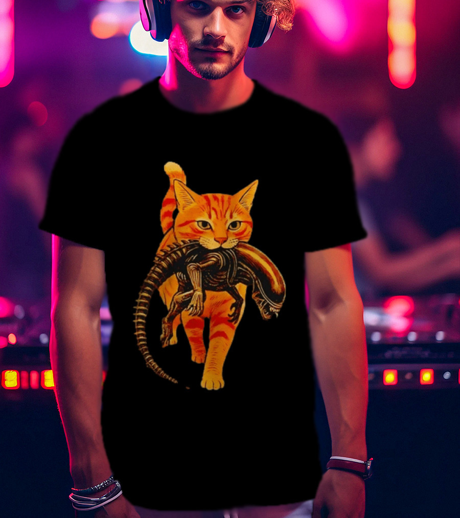 Orange Tabby Cat Holding Alien Xenomorph Iconic Fusion T-Shirt