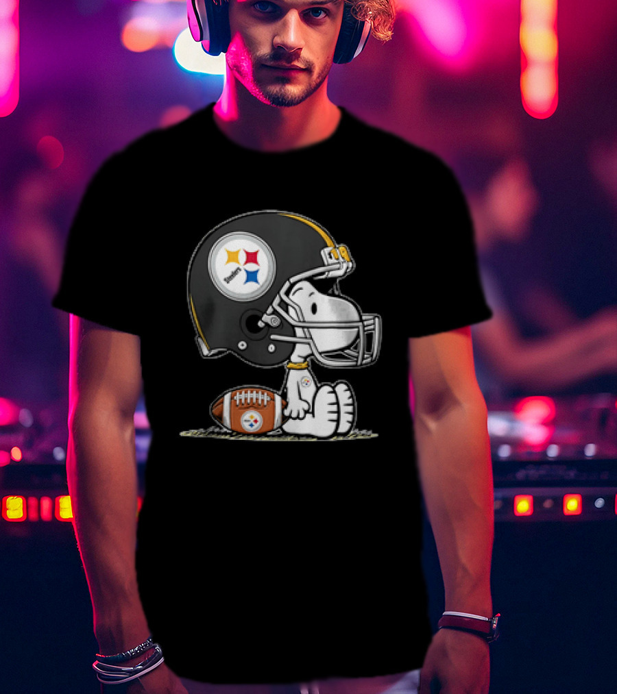 Snoopy Pittsburgh Steelers Cartoon Dog Football Helmet Player T-Shirt