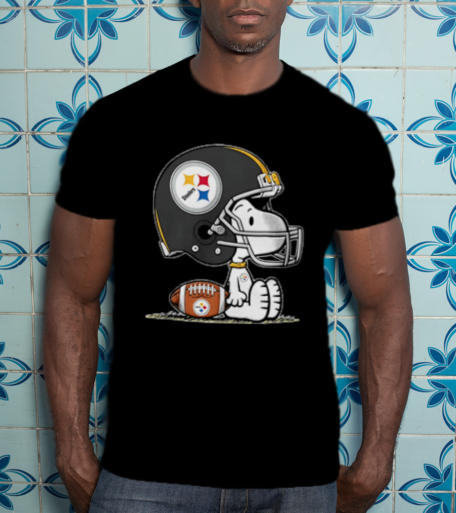 Snoopy Pittsburgh Steelers Cartoon Dog Football Helmet Player T-Shirt