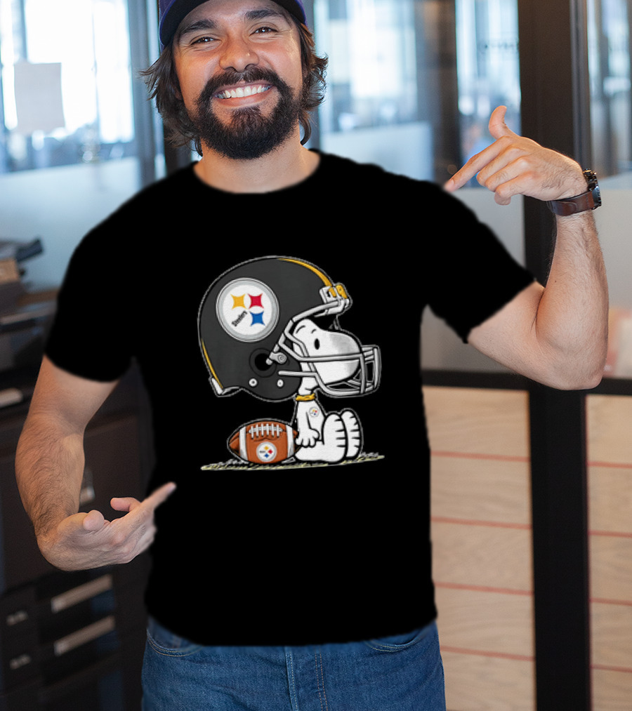Snoopy Pittsburgh Steelers Cartoon Dog Football Helmet Player T-Shirt