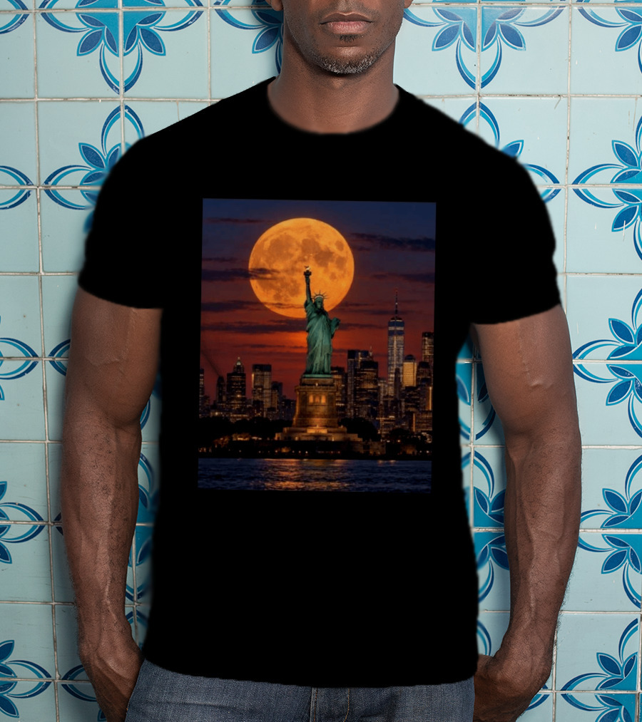 Harvest Moon Over Lady Liberty New York City Skyline September 26 T-Shirt